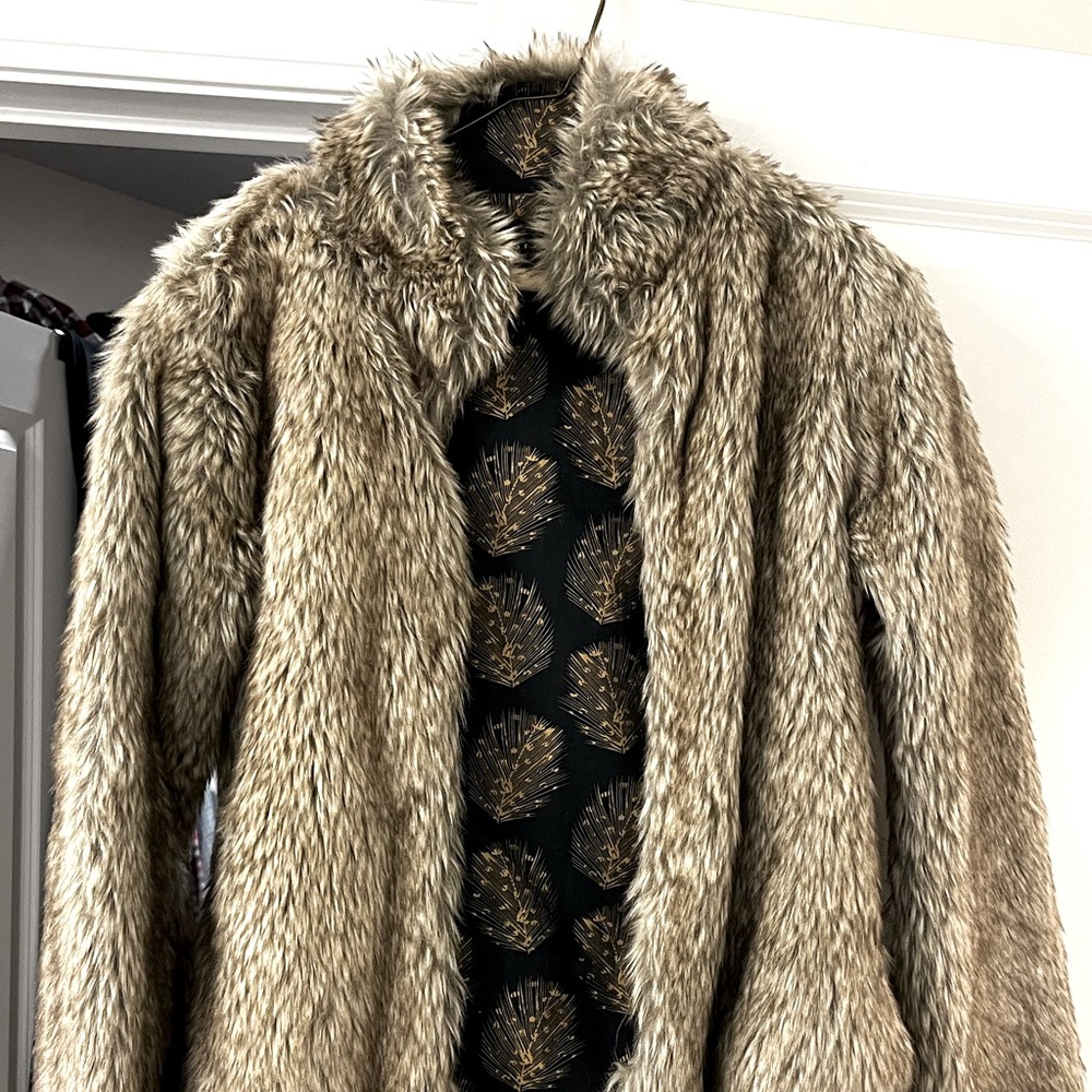 Sanctuary faux fur coat. Size Xs. Like new.